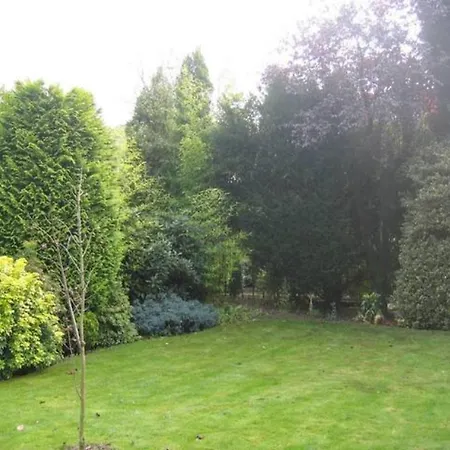 Right Garden In Near Centre And Tue منزل للإقامة
