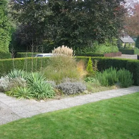 Right Garden In Near Centre And Tue منزل للإقامة *